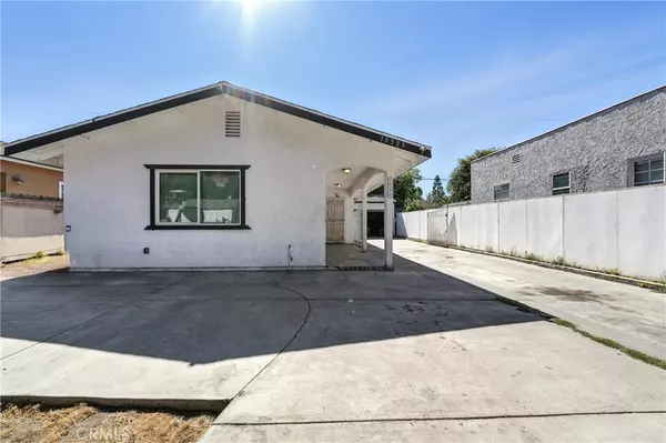 South Gate, CA 90280,10333 Capistrano AVE