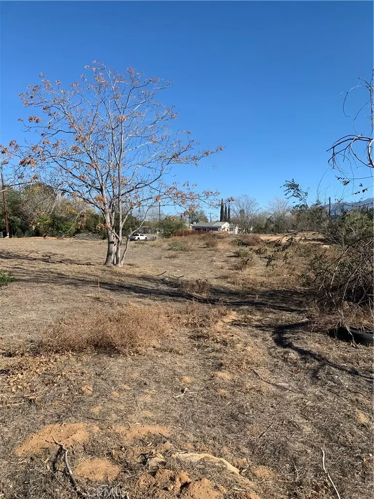 Banning, CA 92223,5242 C ST