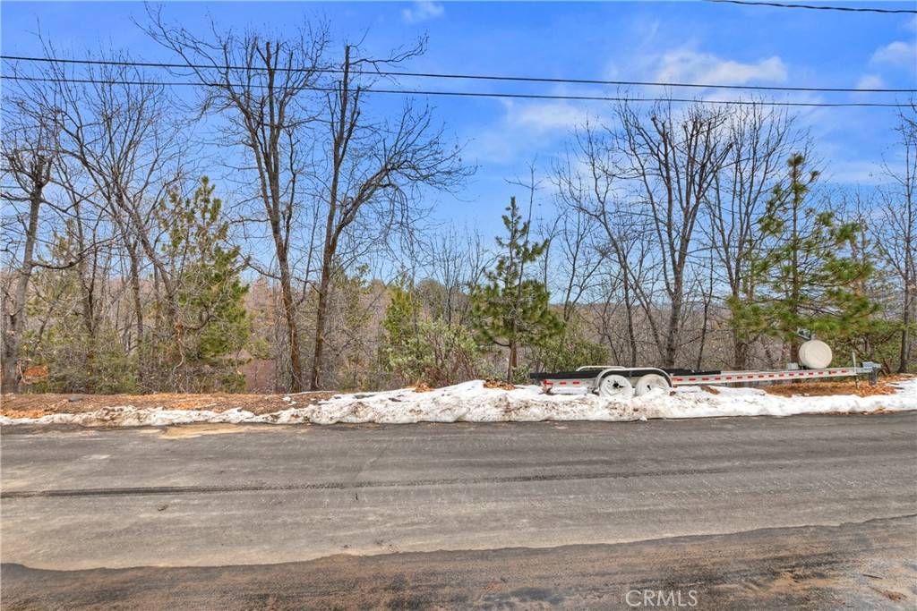 853 Talisman LN, Lake Arrowhead, CA 92352