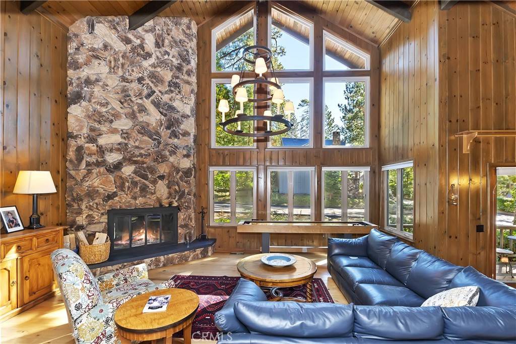 394 Giant Oak CIR, Lake Arrowhead, CA 92352