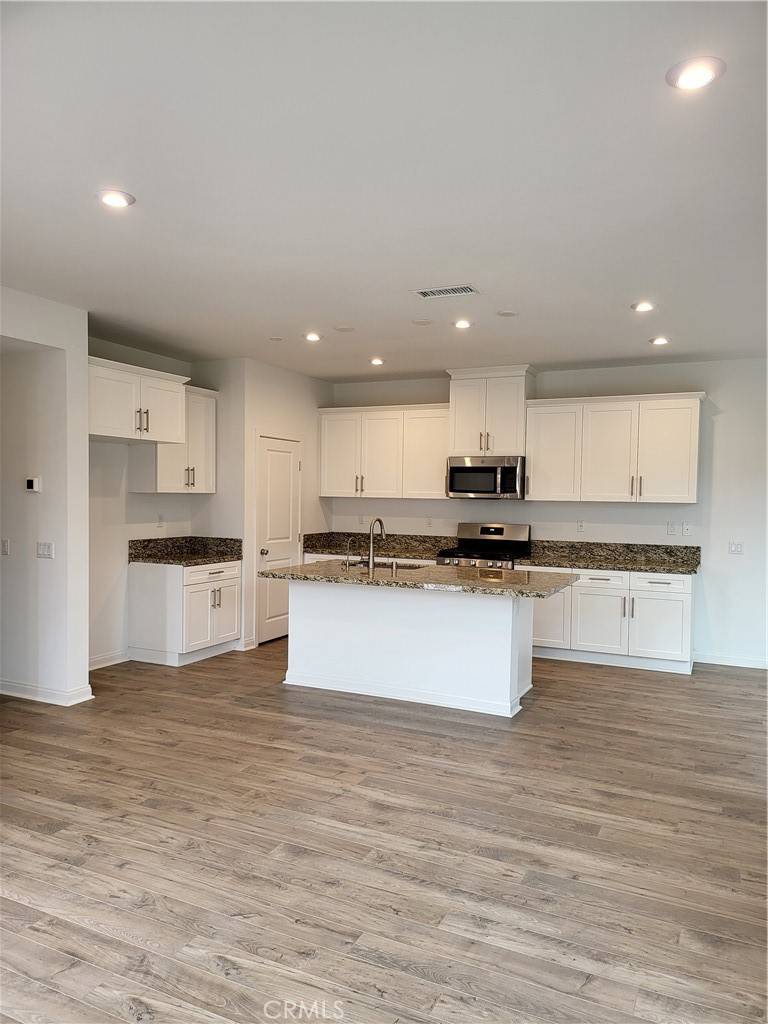 Fontana, CA 92336,16084 Carrara LN