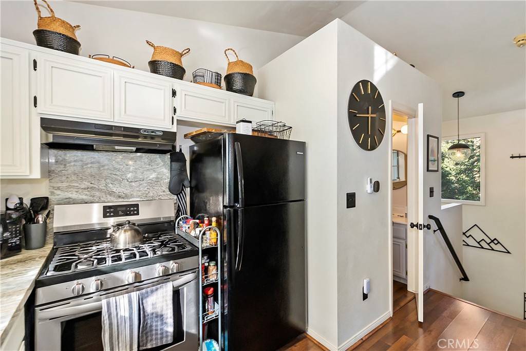 Lake Arrowhead, CA 92352,704 Golden DR