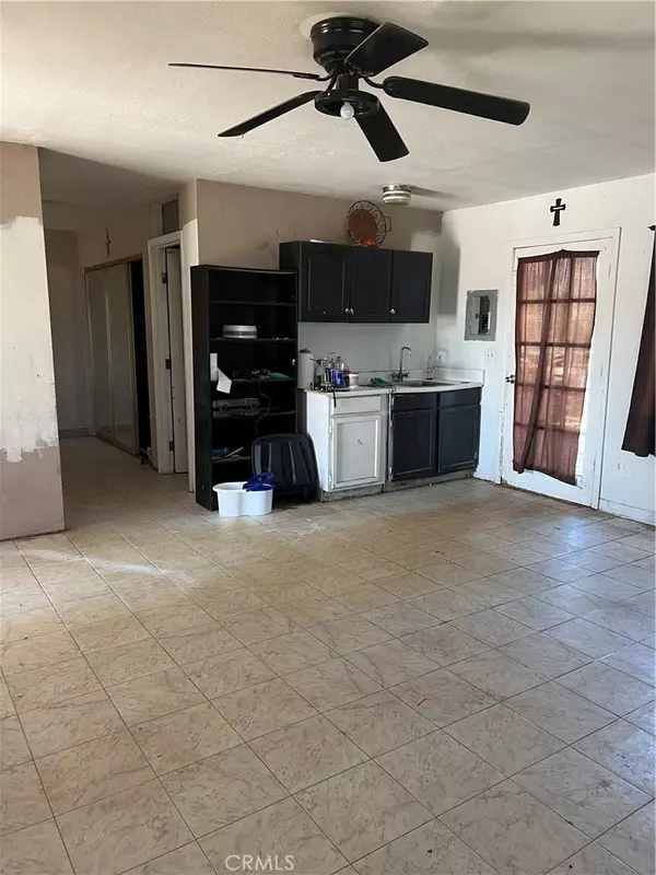 Pinon Hills, CA 92372,10011 Desert View