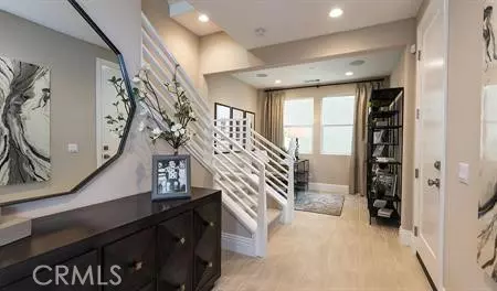 Valencia, CA 91381,27468 Pioneer CT