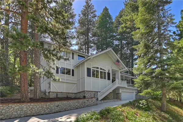 Lake Arrowhead, CA 92352,334 Riviera DR