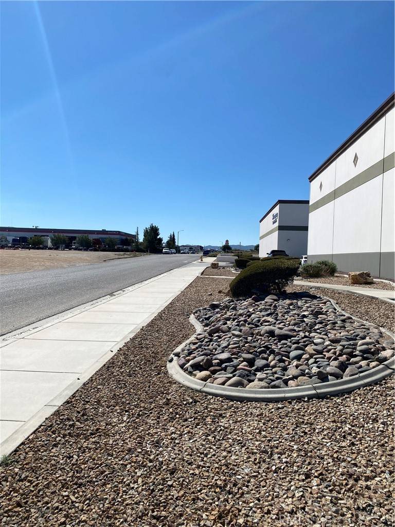Oak Hills, CA 92344,12221 Poplar ST ##17