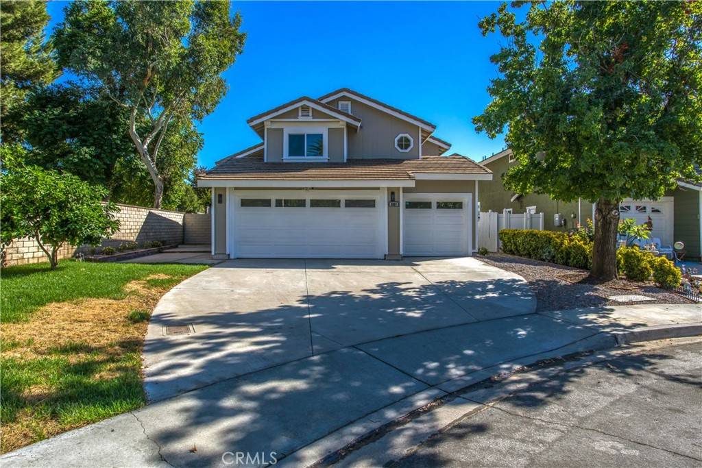 Fontana, CA 92336,8001 Park Lawn CT