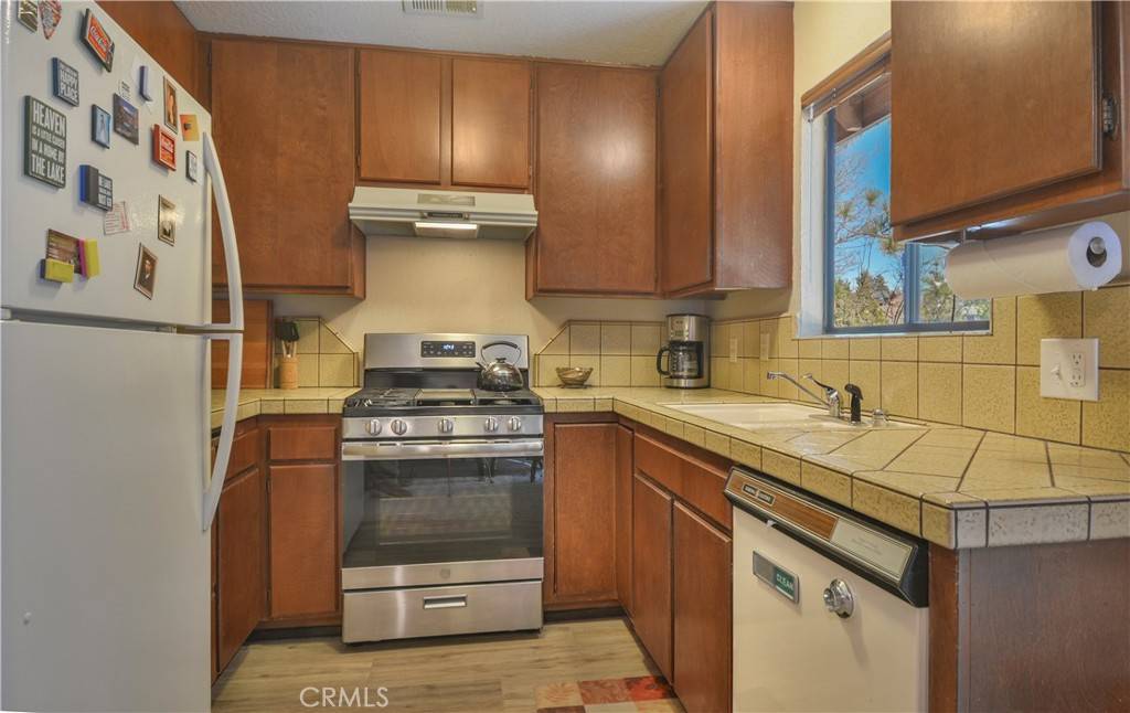 Lake Arrowhead, CA 92352,864 Nadelhorn DR