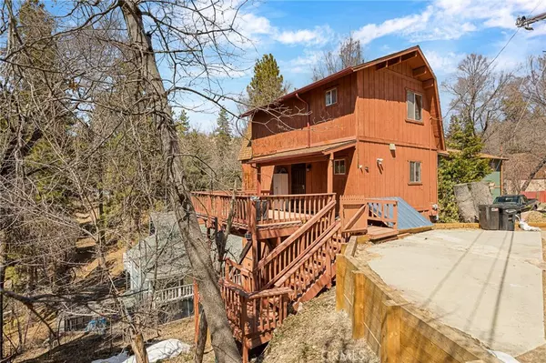 32794 Cougar LN, Arrowbear, CA 92382