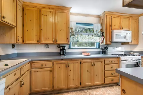 Running Springs, CA 92382,2726 View DR