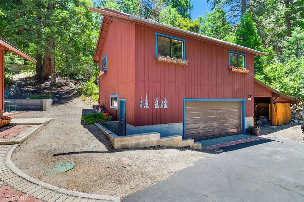 Forest Falls, CA 92339,9339 Wood RD