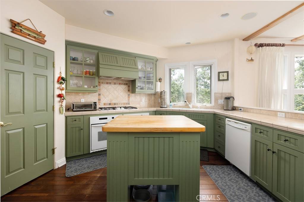 Lake Arrowhead, CA 92352,28966 North Shore RD