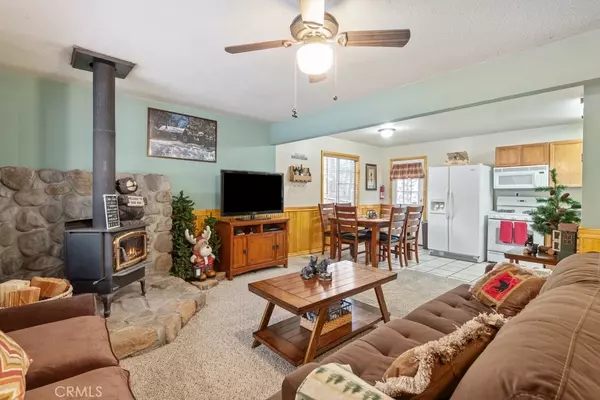 Sugarloaf, CA 92386,320 Sunset LN