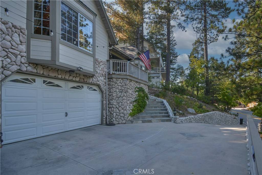 Lake Arrowhead, CA 92352,196 N Fairway DR