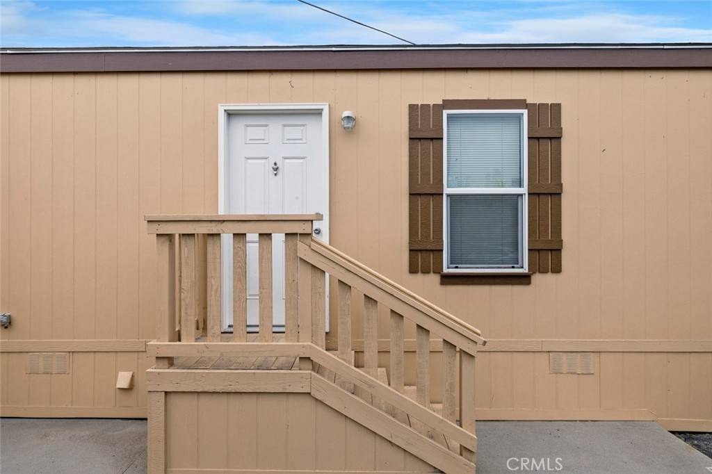 Fresno, CA 93728,1719 W Olive #33