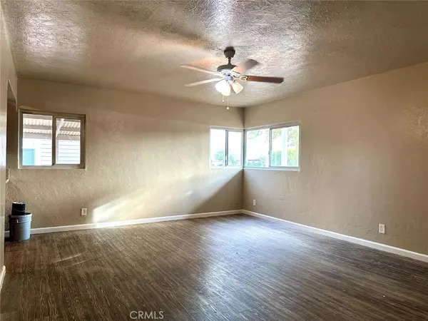 Reedley, CA 93654,922 E ST