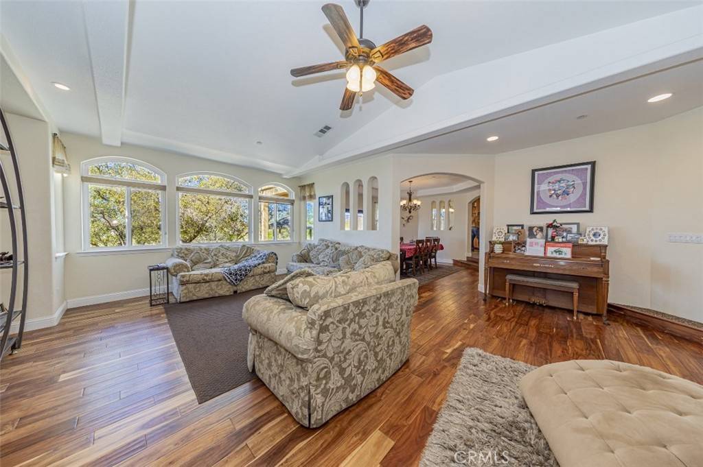 Raymond, CA 93653,33099 Road 800