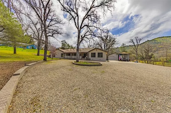 45344 S Oakview DR, Oakhurst, CA 93644