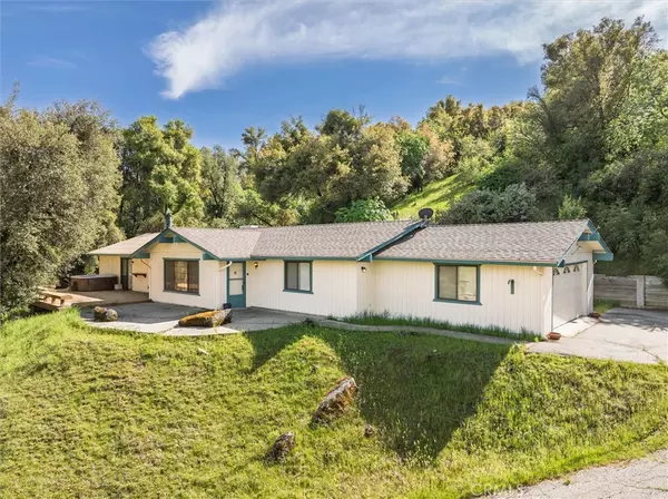 50566 Critter Creek LN, Oakhurst, CA 93644