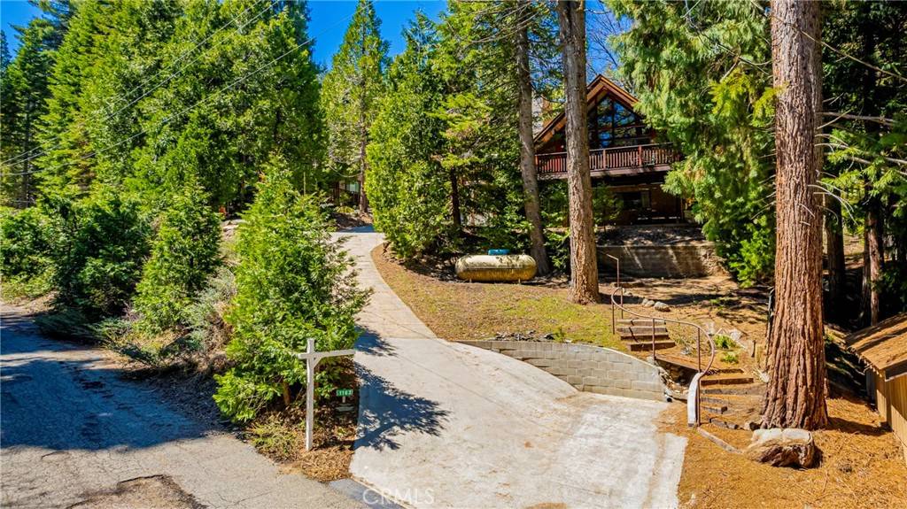 1163 Silvertip LN, Fish Camp, CA 93623