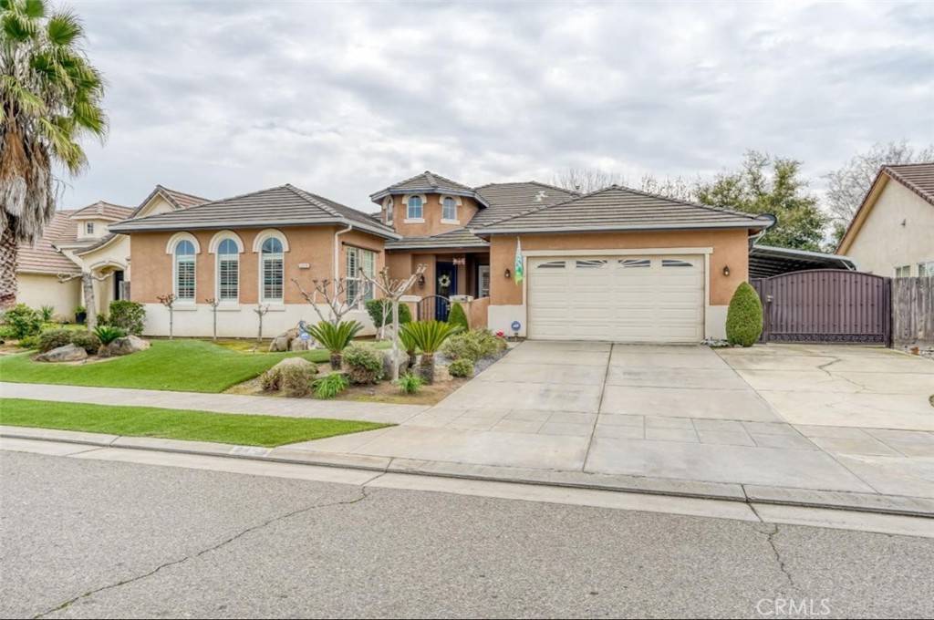 2458 Warner AVE, Clovis, CA 93611