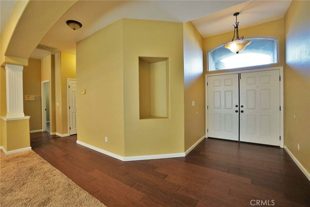Hanford, CA 93230,845 E Redwood CIR