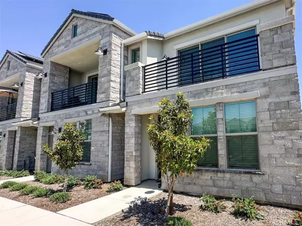 480 W Balsam LN, Clovis, CA 93611