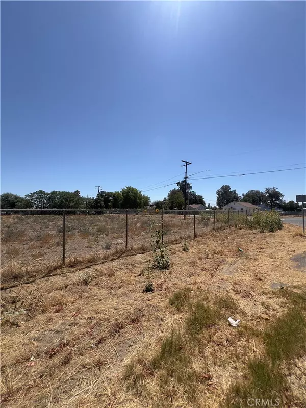 Hanford, CA 93230,1 E 3rd ST