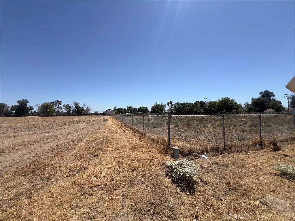 Hanford, CA 93230,1 E 3rd ST
