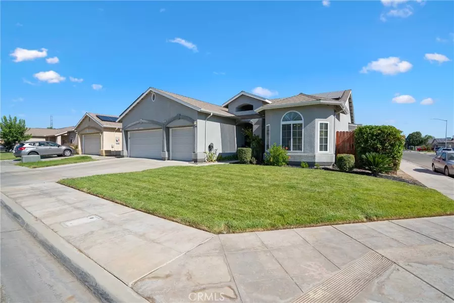 5874 W San Gabriel AVE, Fresno, CA 93722