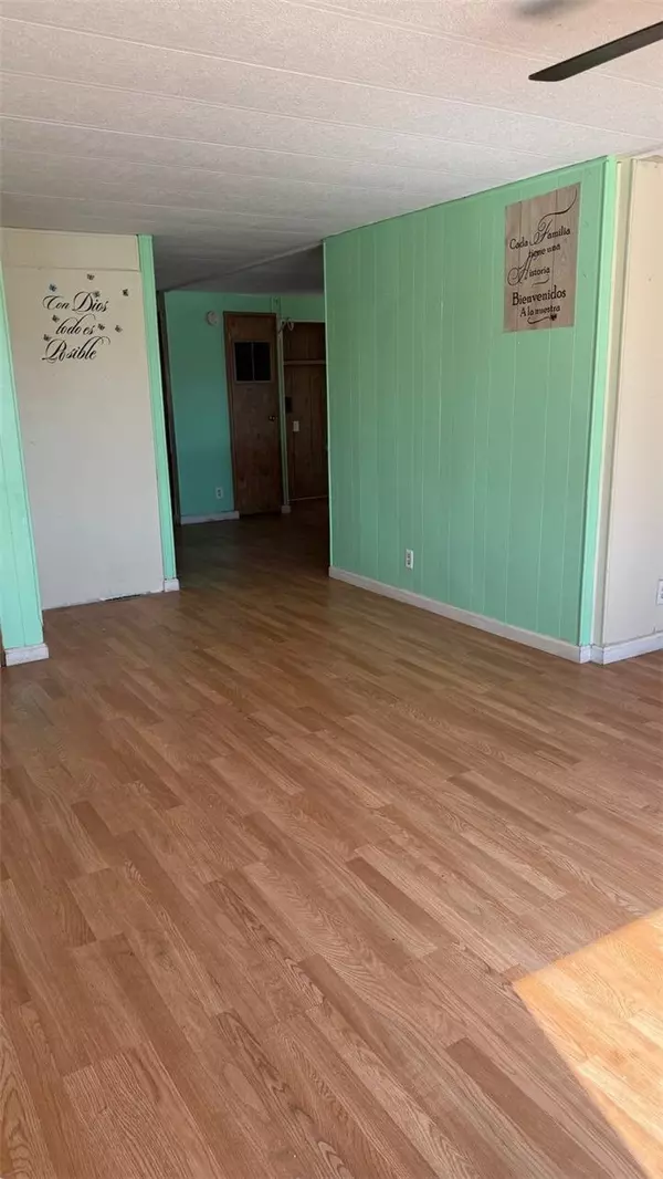 Lemoore, CA 93245,414 W Hanford Armona RD