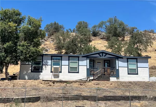 37180 Mistletoe RD, Squaw Valley, CA 93675