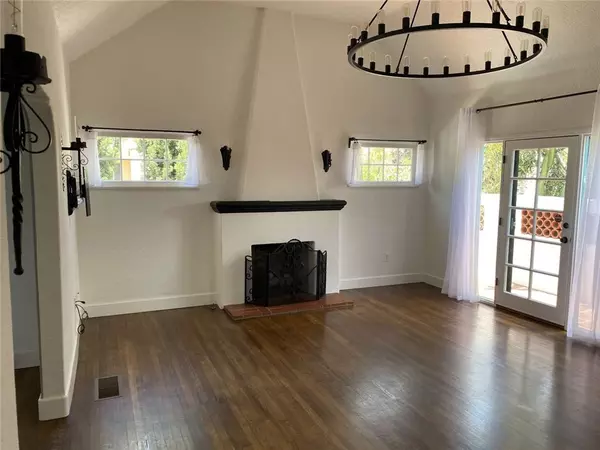 San Diego, CA 92116,4596 Vista ST