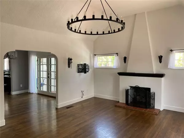 San Diego, CA 92116,4596 Vista ST