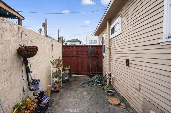 Long Beach, CA 90813,1053 E Hellman Street