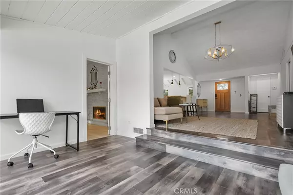 Lake Balboa, CA 91406,15756 Hart ST