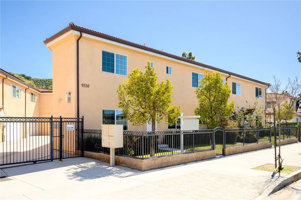 9330 Sunland BLVD #4,  Sun Valley,  CA 91352
