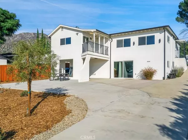 Tujunga, CA 91042,10427 10425 Samoa AVE