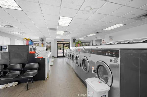 Tujunga, CA 91042,6914 Foothill BLVD