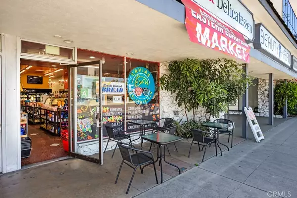 Valley Village, CA 91607,12512 Magnolia BLVD
