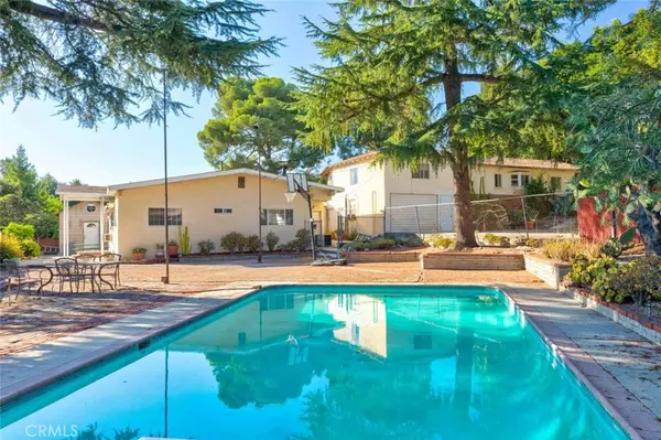 La Crescenta, CA 91214,4917 La Crescenta AVE