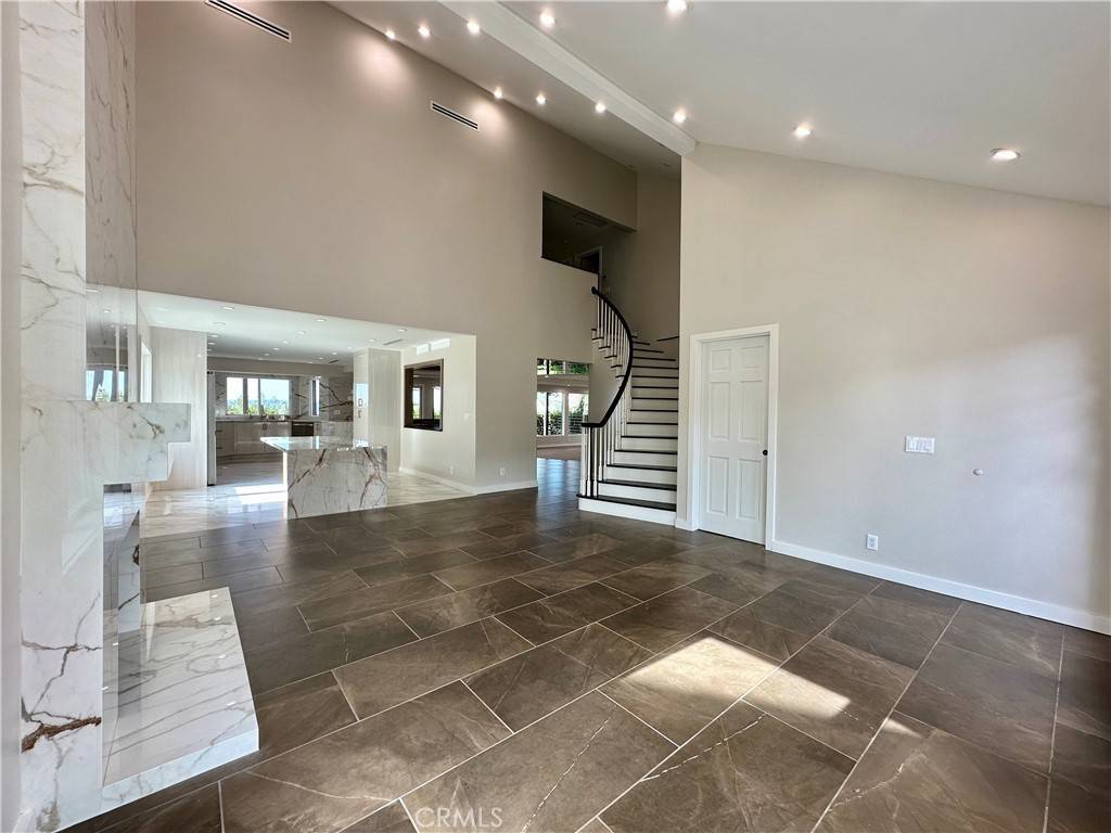 1716 Via La Paz, Burbank, CA 91501