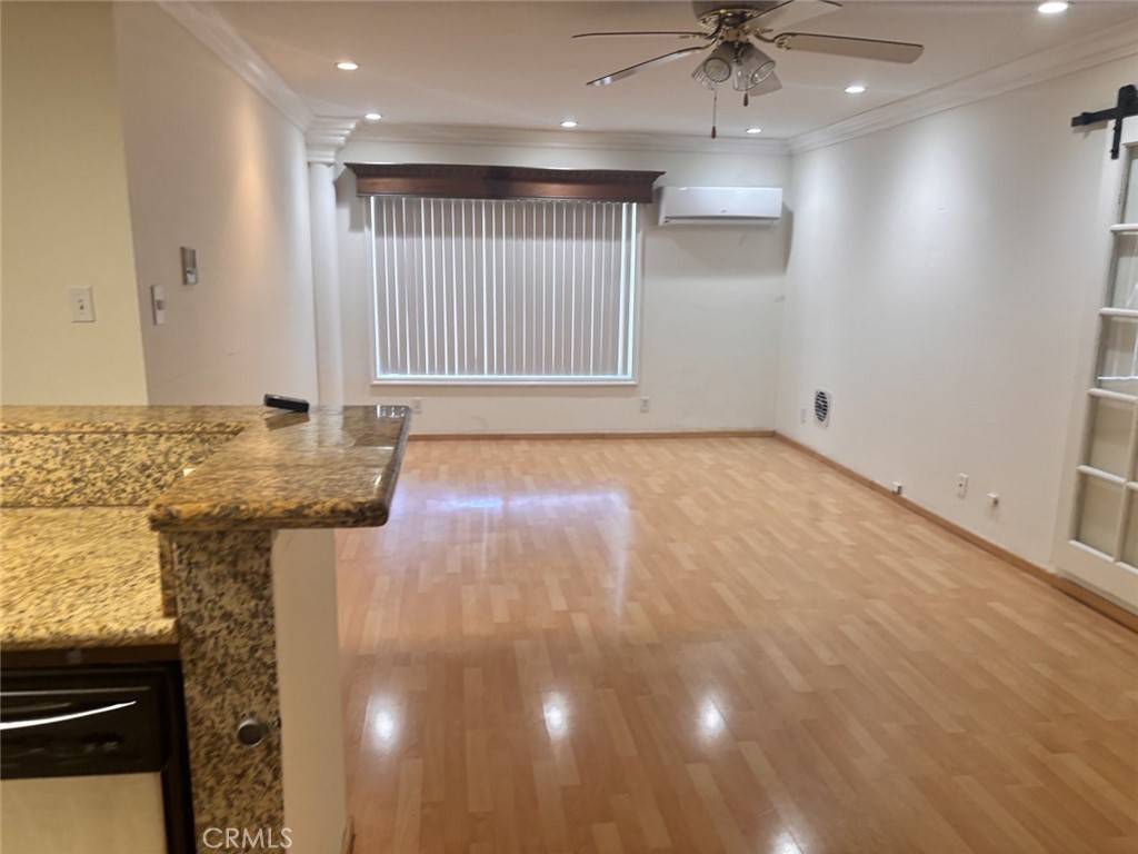 Los Angeles, CA 90068,2020 N Beachwood DR #210