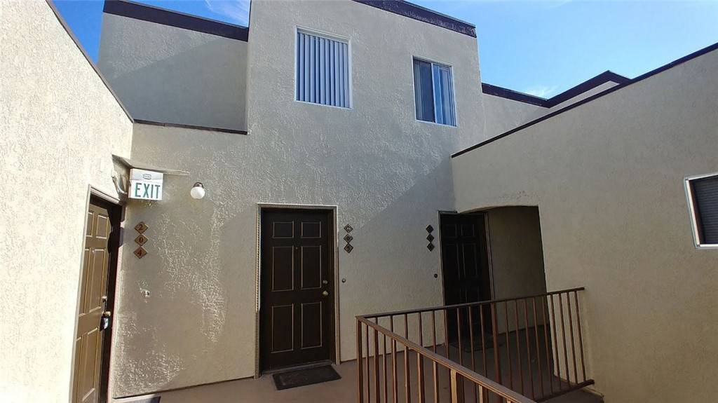 Los Angeles, CA 90038,6010 Romaine ST #204