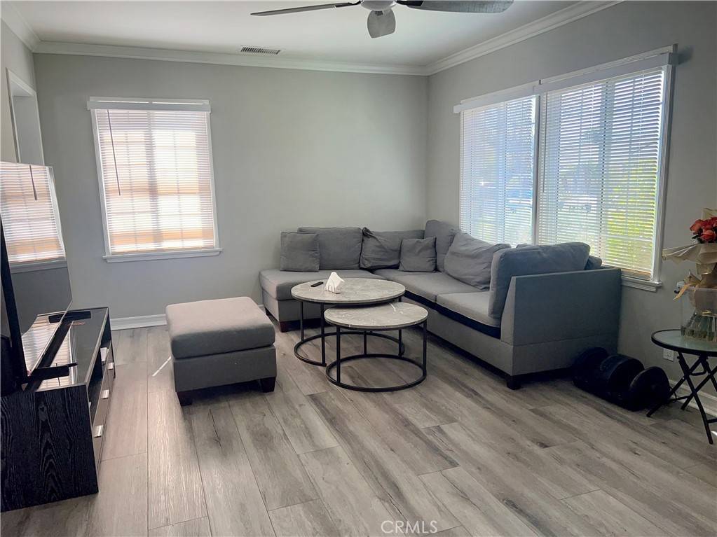 Van Nuys, CA 91406,7662 Paso Robles AVE