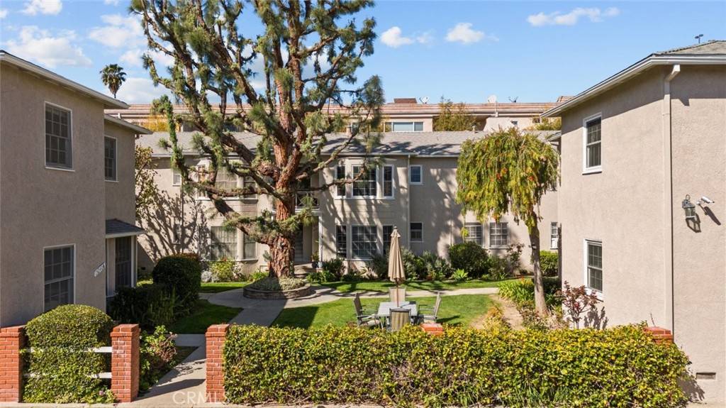 Sherman Oaks, CA 91403,15234 1/4 Dickens ST