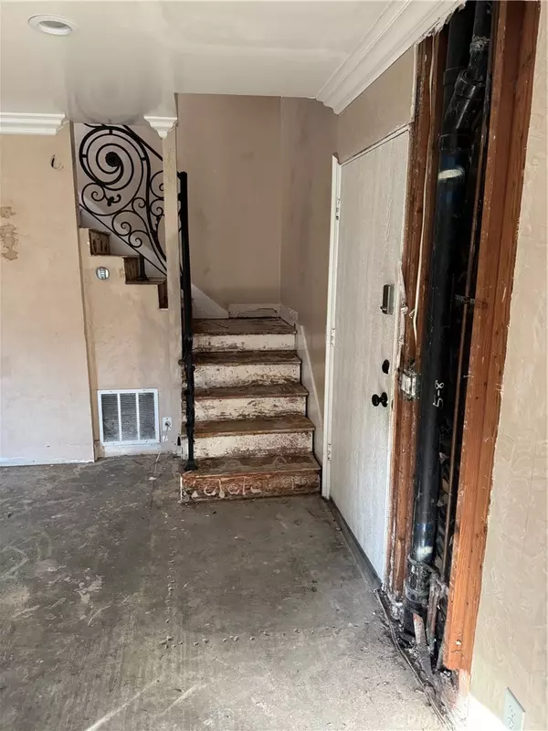 North Hollywood, CA 91605,7420 Laurelgrove AVE #1