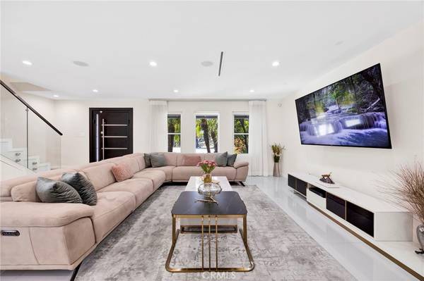 Glendale, CA 91208,3548 La Crescenta AVE