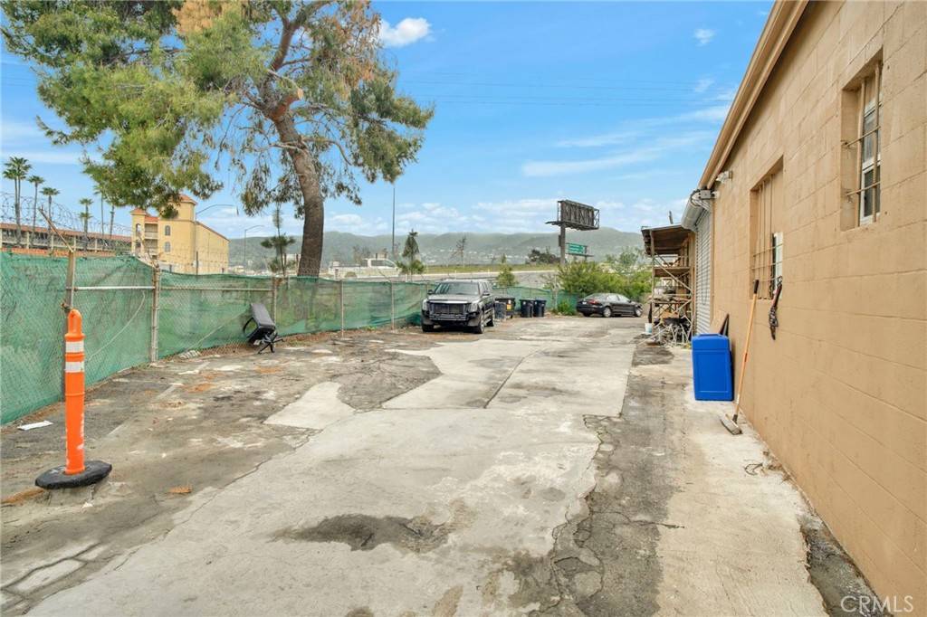 Burbank, CA 91504,2820 N San Fernando BLVD