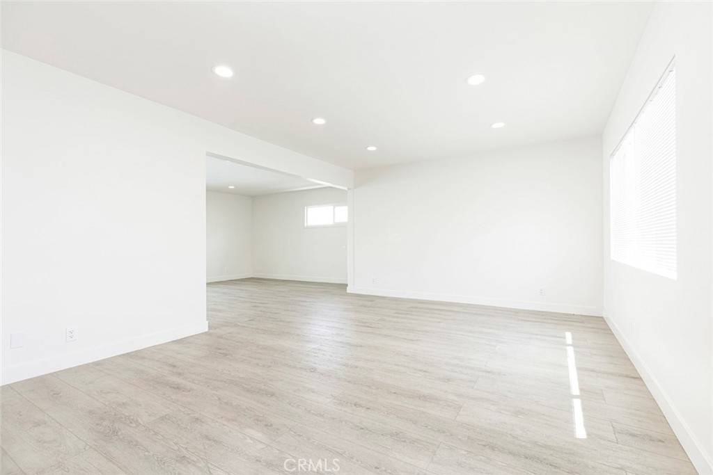 Van Nuys, CA 91405,14565 Runnymede ST